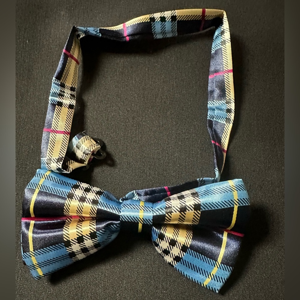 💥 $5 if bundled- Men’s Bow Tie Blue with Yellow Black & Hot Pink accents NWT